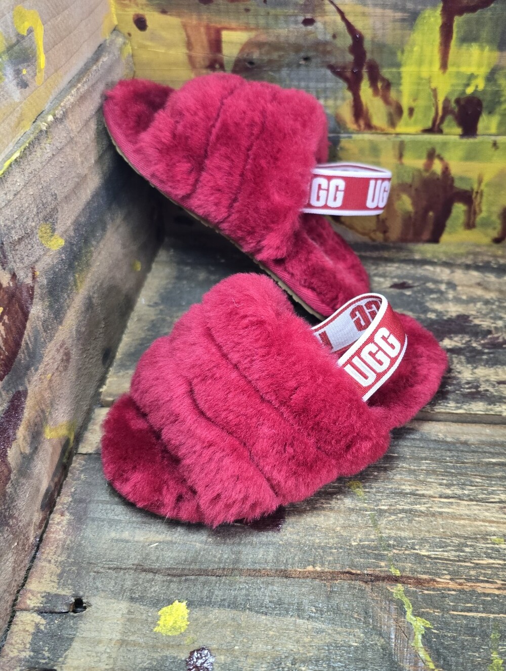UGG Fluff Yeah Slide toddler red size 7C used once